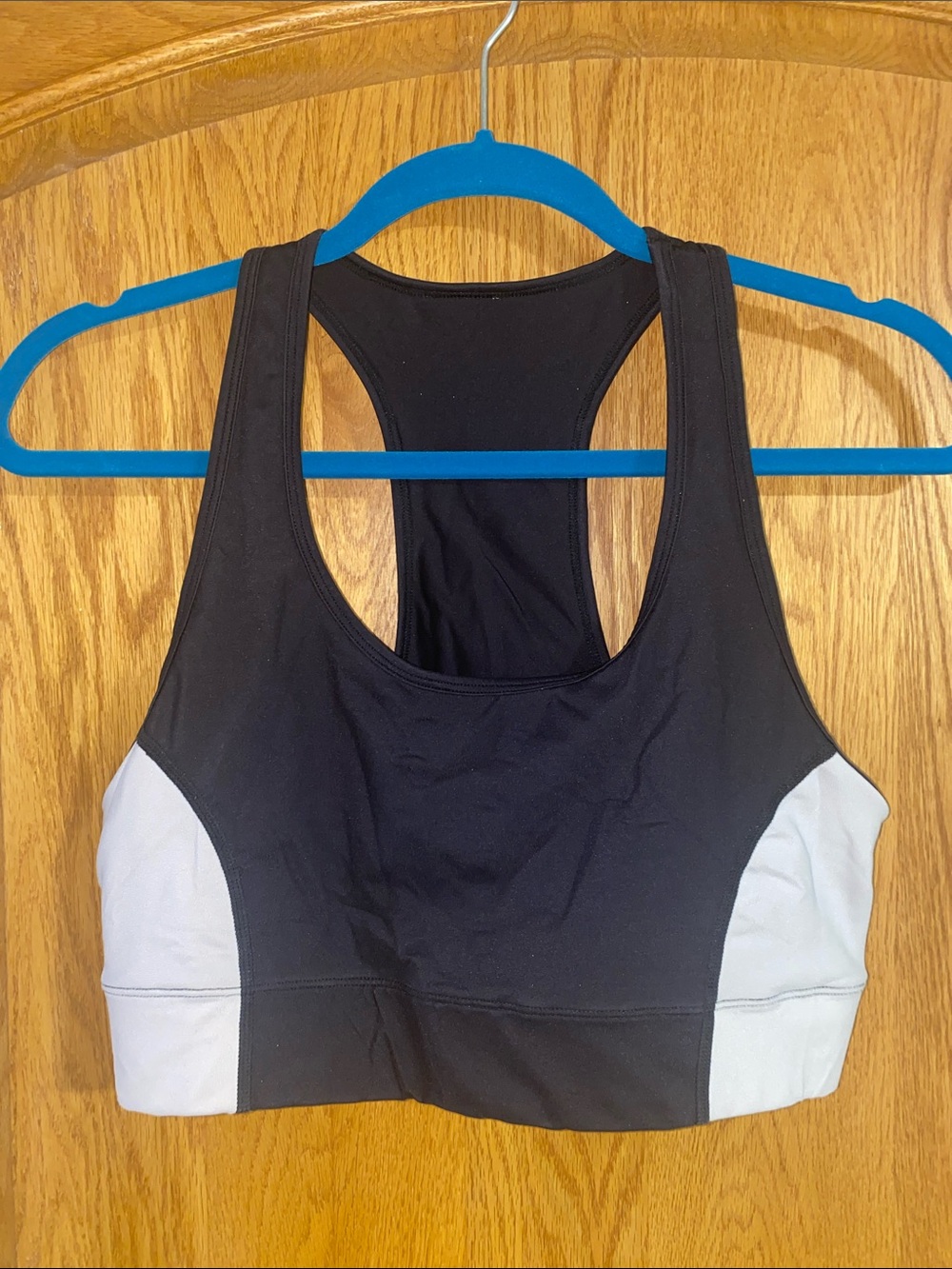 Women’s Fabletics Black & White Racerback Sports Bra - large no tags